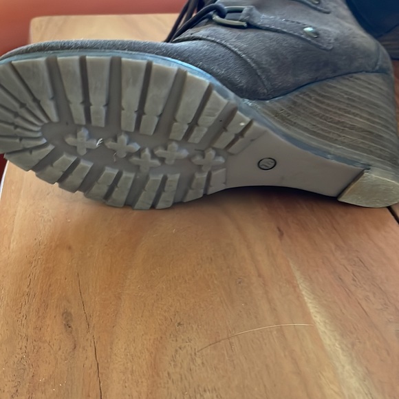 Boots - Picture 3 of 3